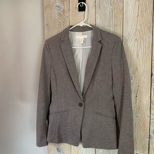H&M gray women’s blazer. Size: 8.